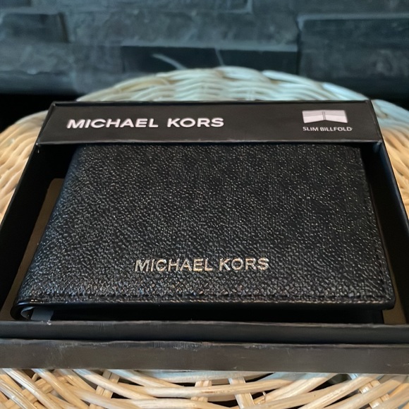 Michael Kors Men Jet Set Wallet - Picture 5 of 13